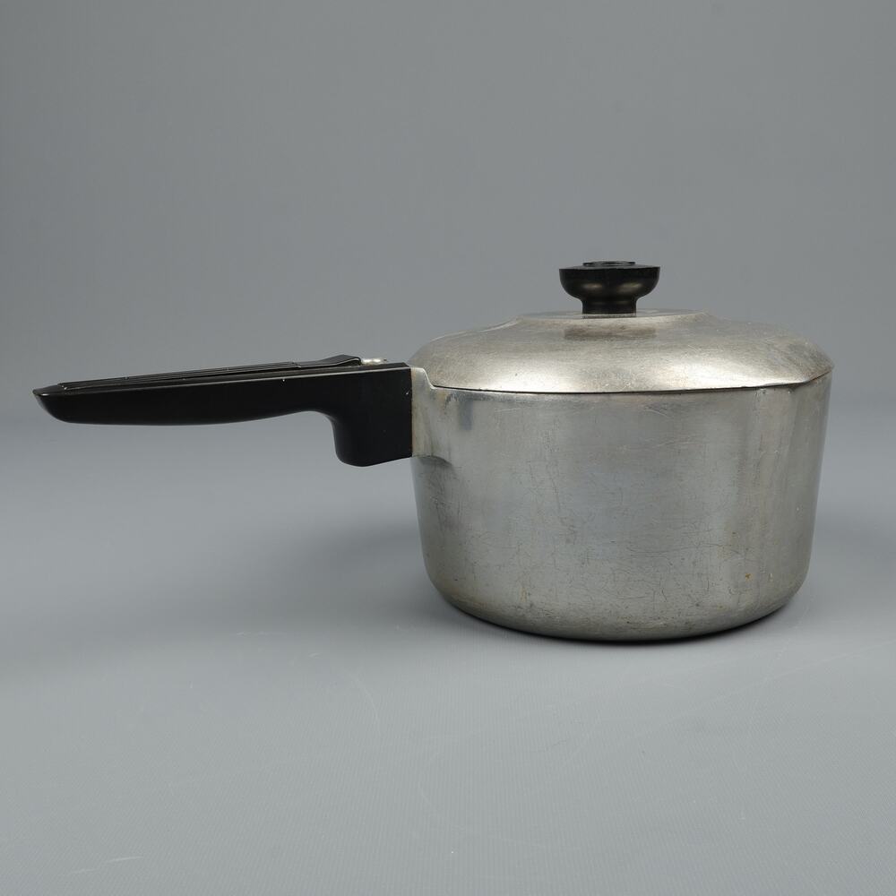 Wagner Ware Sidney-O- Magnalite 4683 P Sauce Pan & Lid Dual Spout 3 QT